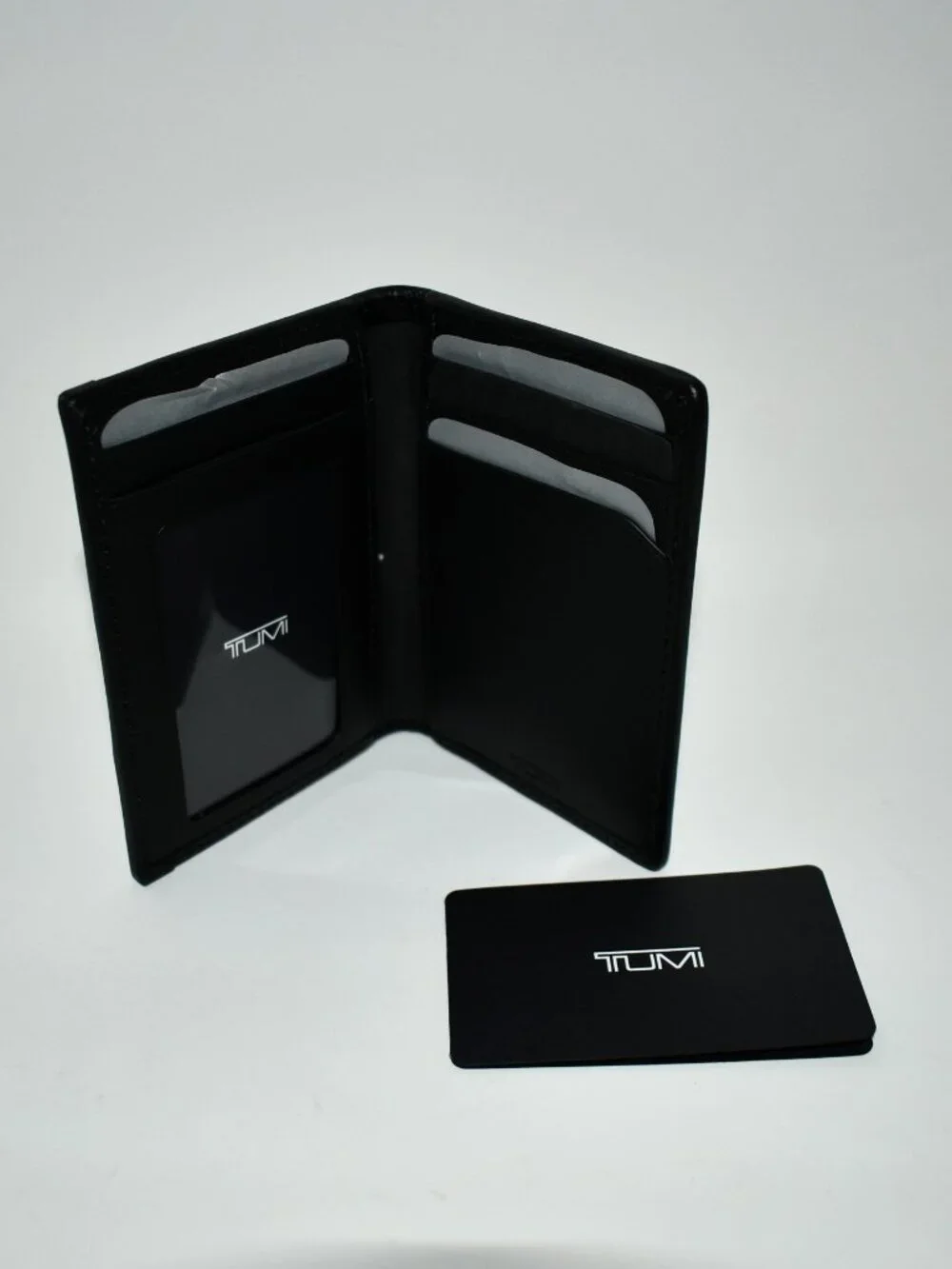 Tumi Multi Window Card Case in Grey Alloy #135626-A872 NWT